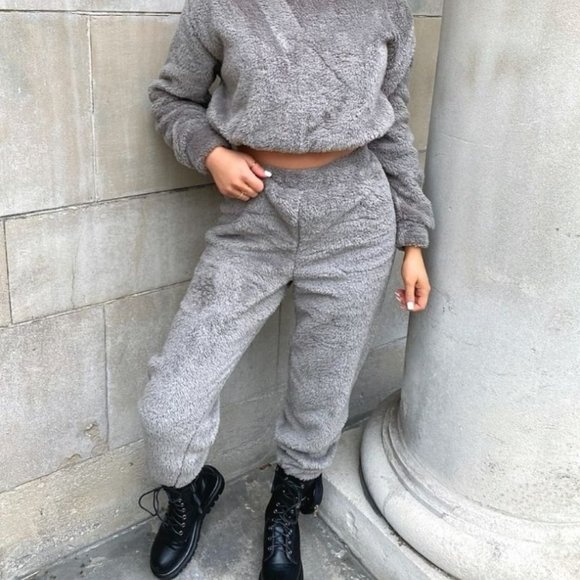 Pants - CLEARANCE FINAL PRICE imported Crop Top and Jogger set